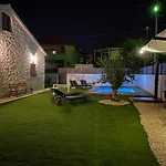 Mustra House - Private Pool & Sauna