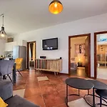 Mustra House - Private Pool & Sauna *