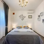 Mustra House - Private Pool & Sauna Villa Zára