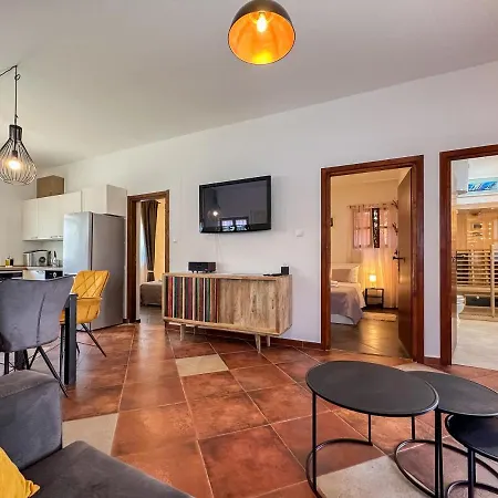 Mustra House - Private Pool & Sauna *