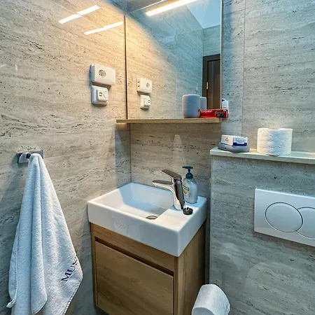 Mustra House - Private Pool & Sauna וילה
