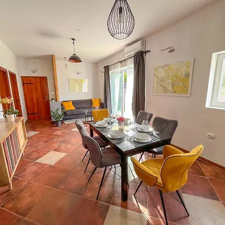 Mustra House - Private Pool & Sauna