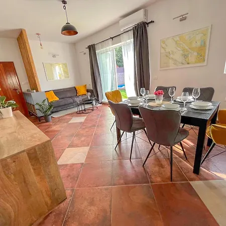 Mustra House - Private Pool & Sauna זאדאר