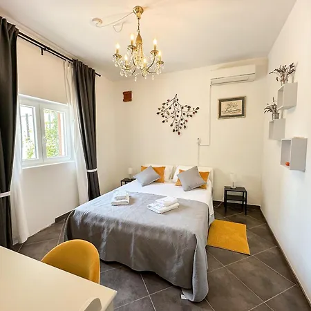 Mustra House - Private Pool & Sauna וילה