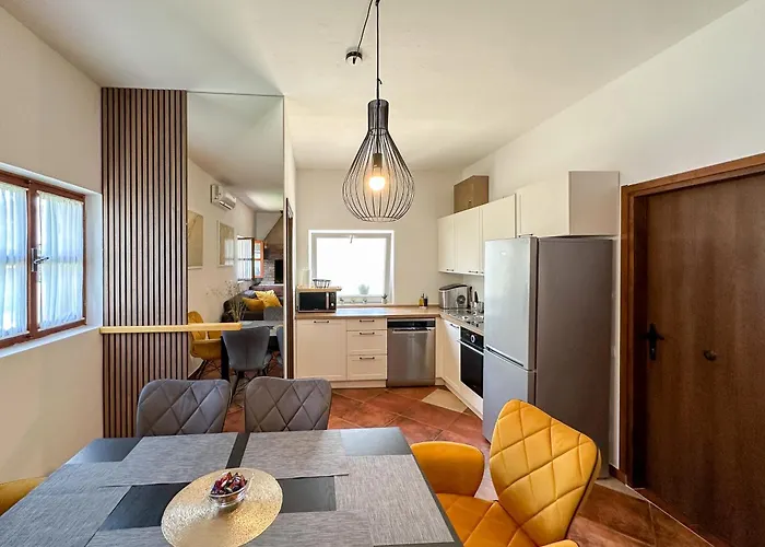 Mustra House - Private Pool & Sauna Villa *