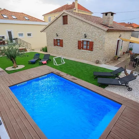 Mustra House - Private Pool & Sauna