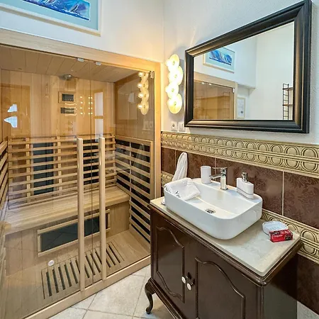 Mustra House - Private Pool & Sauna *