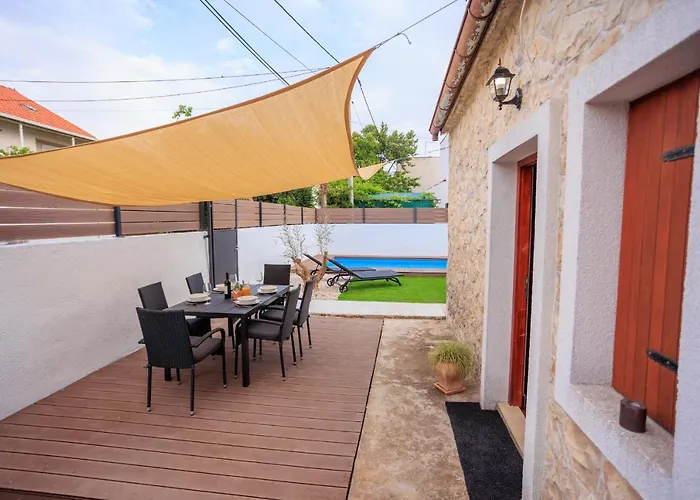 Mustra House - Private Pool & Sauna فيلة زادار