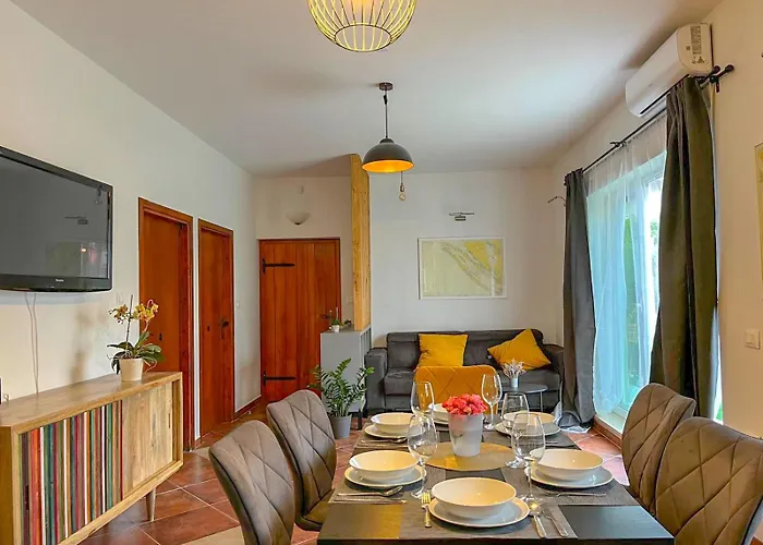 Mustra House - Private Pool & Sauna زادار