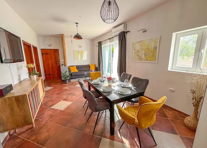 Mustra House - Private Pool & Sauna