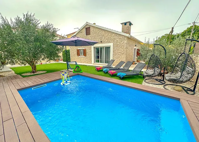 Mustra House - Private Pool & Sauna *