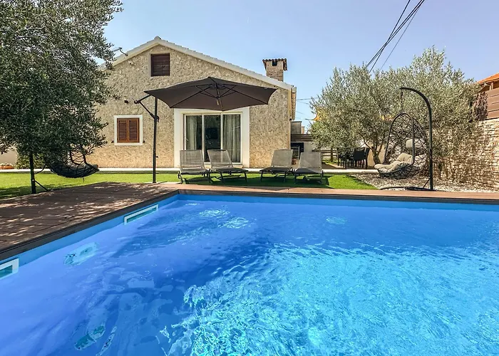 Mustra House - Private Pool & Sauna فيلة